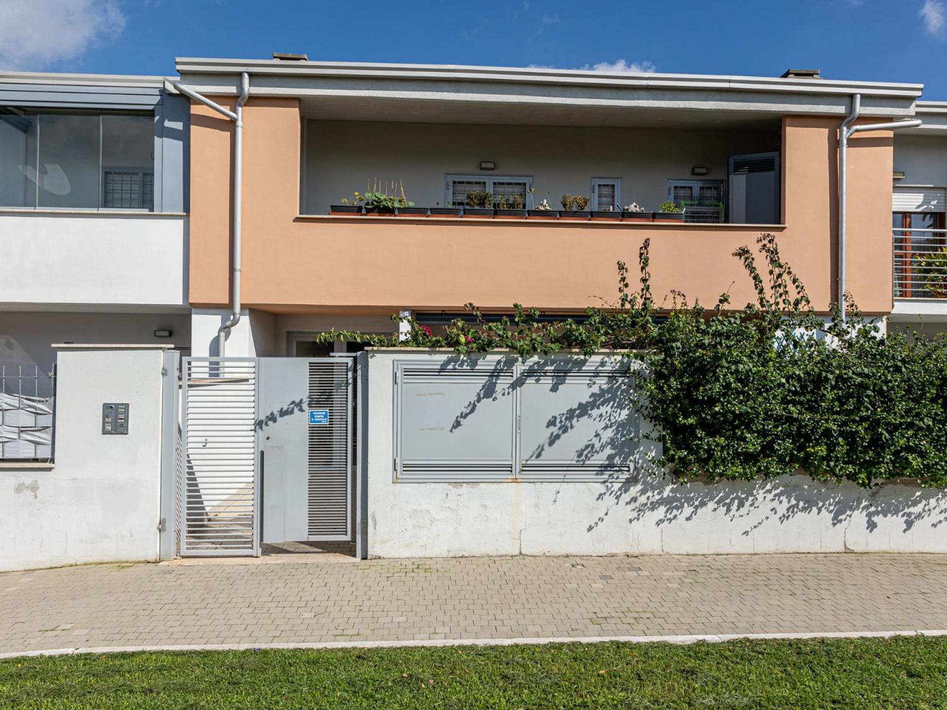 Mrb Real Estate - Maison Ludovica - Monolocale Moderno Con Giardino フラットッキエ エクステリア 写真