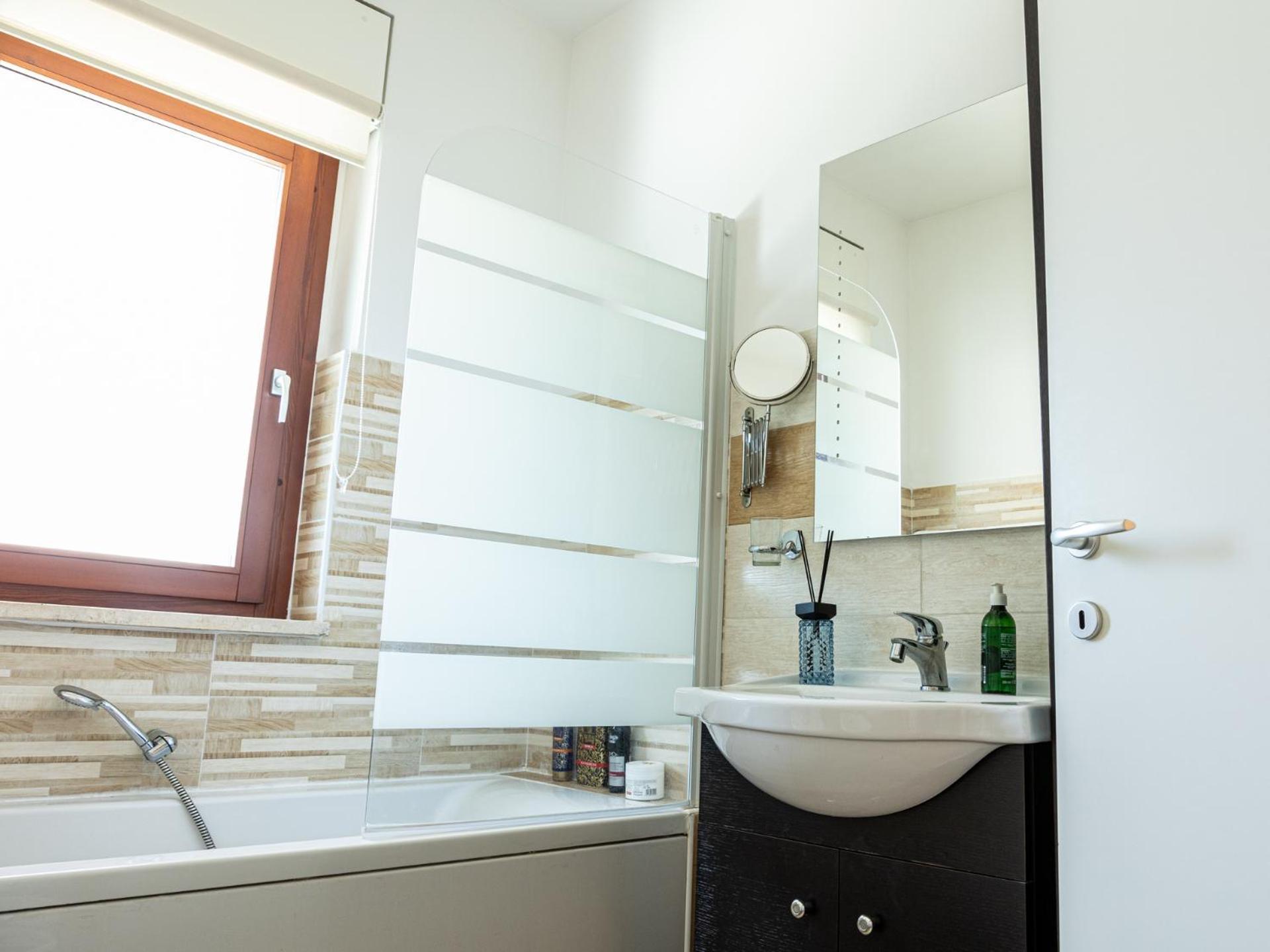 Mrb Real Estate - Maison Ludovica - Monolocale Moderno Con Giardino フラットッキエ エクステリア 写真